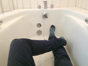 お風呂は脚も伸ばせる