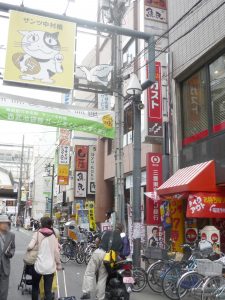 商店街に入るとニャンピーがいっぱい